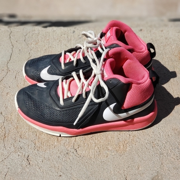 Nike Team Hustle 7D Black Neon Pink Sneakers 5Y 7 - Picture 1 of 8
